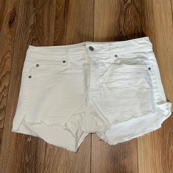 Celebrity pink juniors white denim shorts - Picture 1 of 4